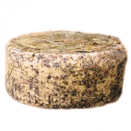 Cheese aged in barrique with mountain hay