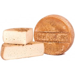 Raw milk Toma del Maccagno